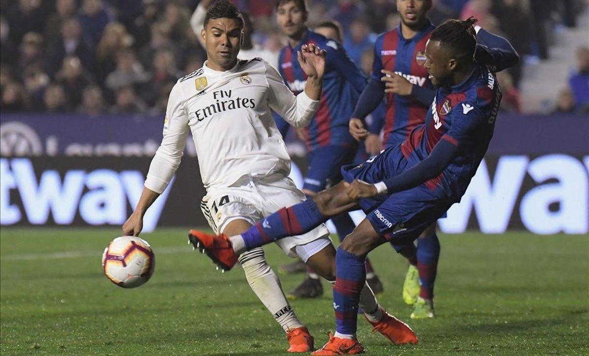 jdomenech47106407 real madrid s brazilian midfielder casemiro l challenges l190224225051 jdomenech47106407 real madrid s brazilian midfielder casemiro l challenges l190224225051