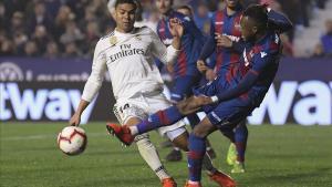 jdomenech47106407 real madrid s brazilian midfielder casemiro  l  challenges l190224225051