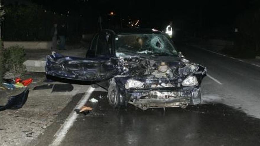 Imagen del vehículo siniestrado en Lorca el lunes por la noche.
