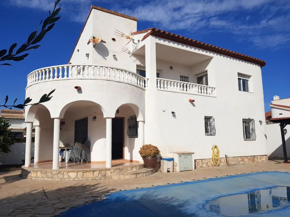 Casa con piscina en venta en Tarragona.