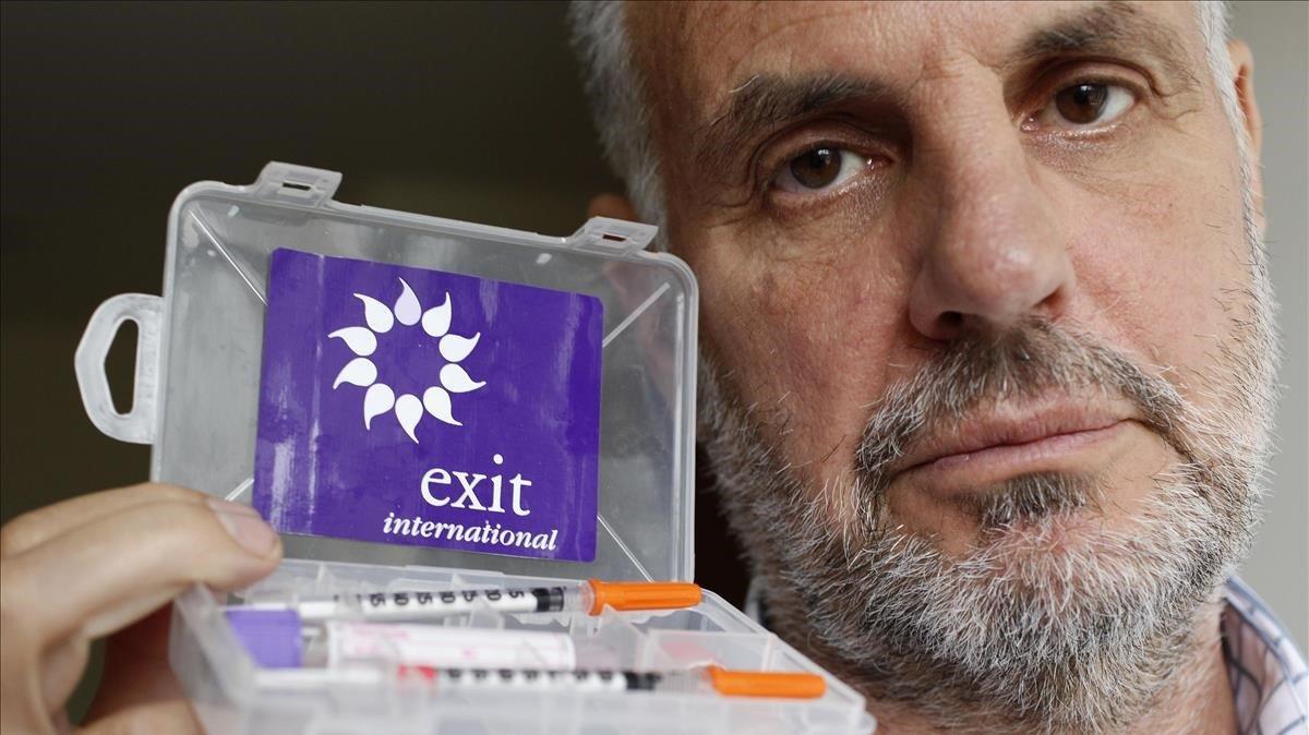 zentauroepp10494223 euthanasia campaigner dr  philip nitschke poses for the phot200207181009