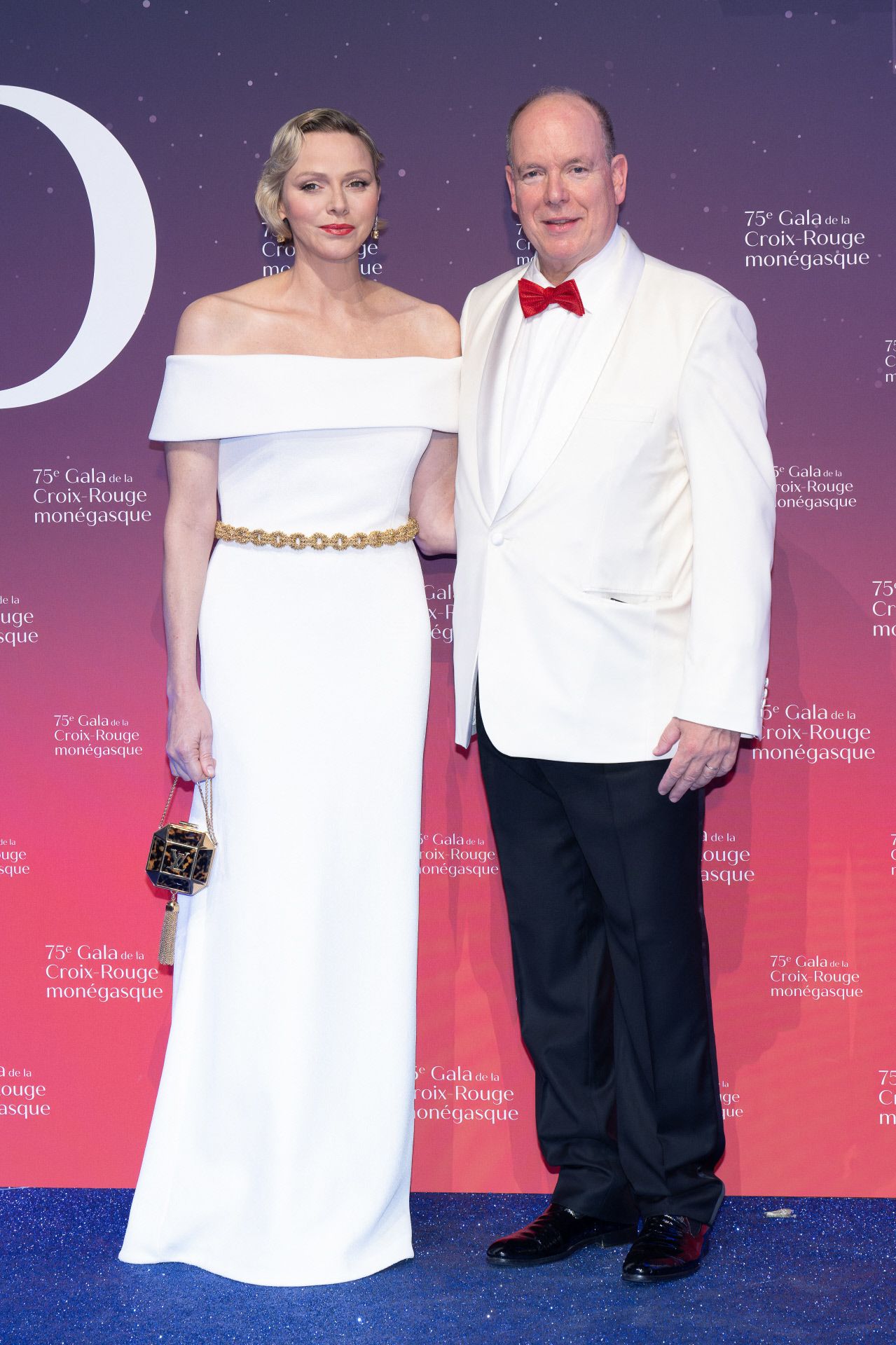 Alberto y Charlène de Mónaco presiden la Gala de la Cruz Roja.