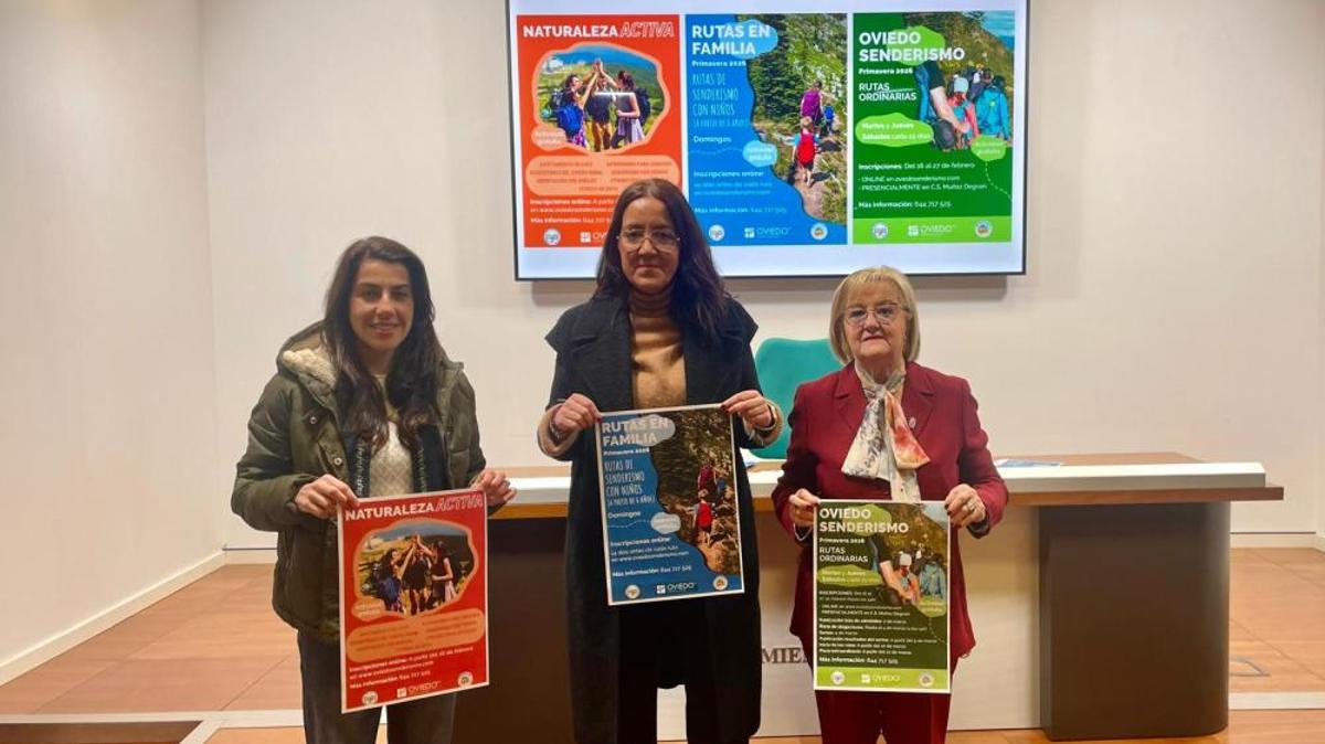 De izquierda a derecha: María García, responsable de Naturaller; Covadonga Díaz, concejala de gobierno de Centros Sociales y Rosario Suárez, edil delegada de Centros Sociales.