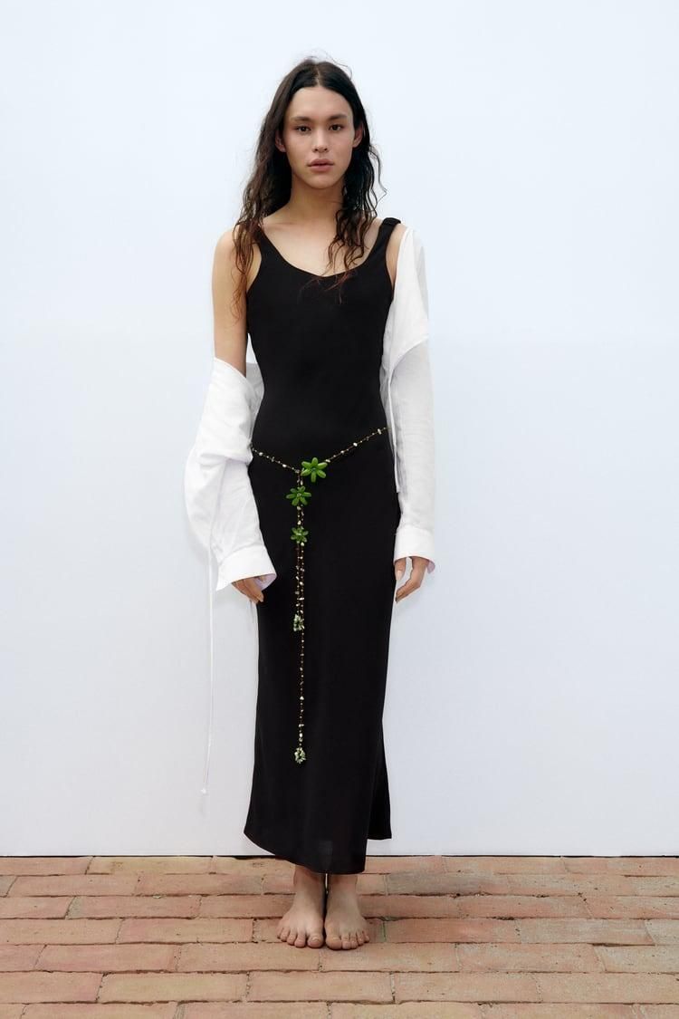 Vestido lencero negro de Zara