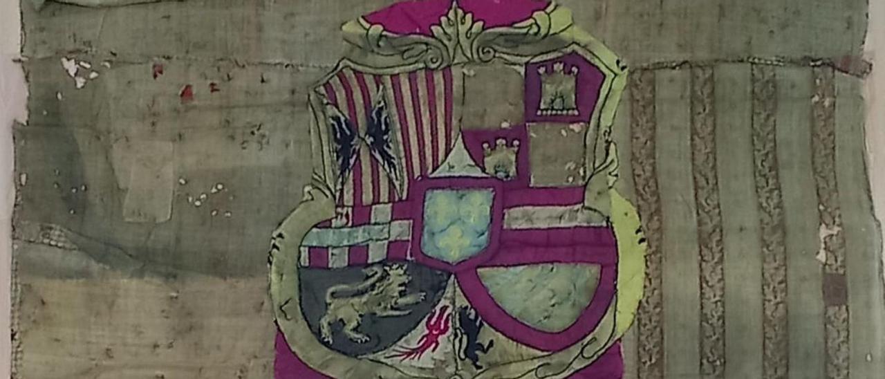 Parte del escudo que conserva la histórica bandera militar de Toro. | Cedidas