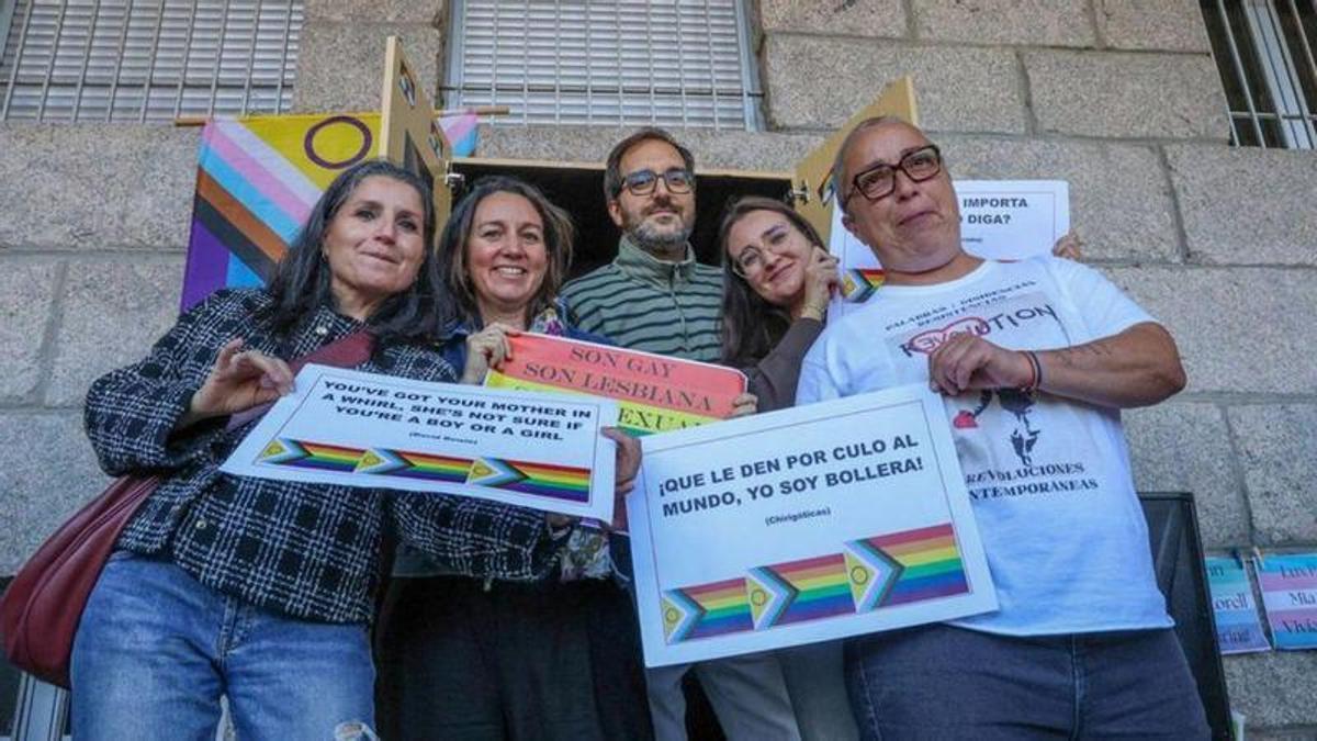 Participantes en el acto de reivindicación del IES Castro Alobre.