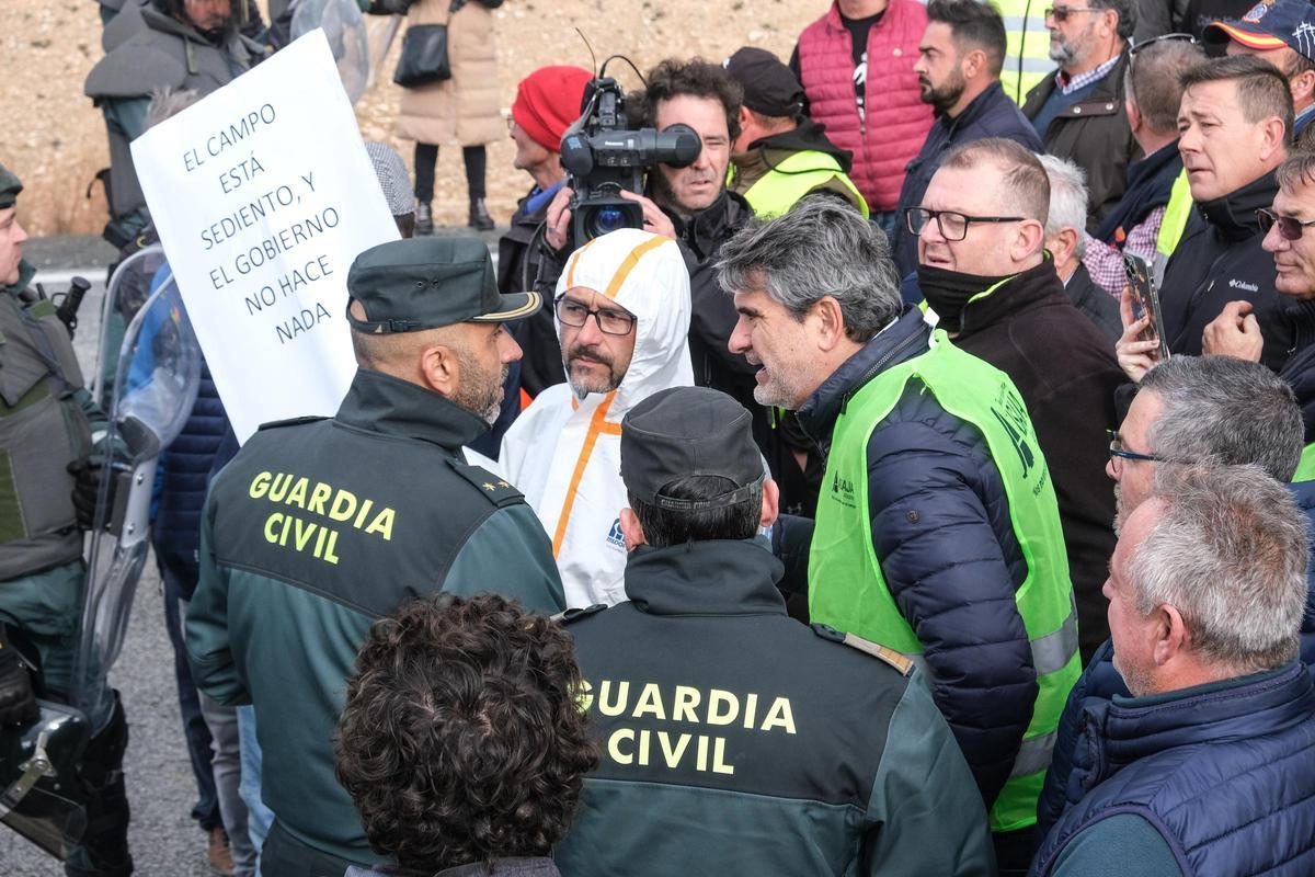 Así ha sido la protesta de agricultores del Alto y Medio Vinalopó en Villena