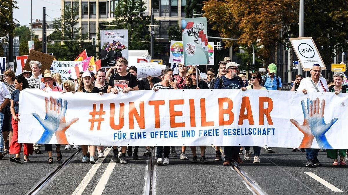 zentauroepp49544872 dresden  germany   24 08 2019   people attend a mass rally f190825162632