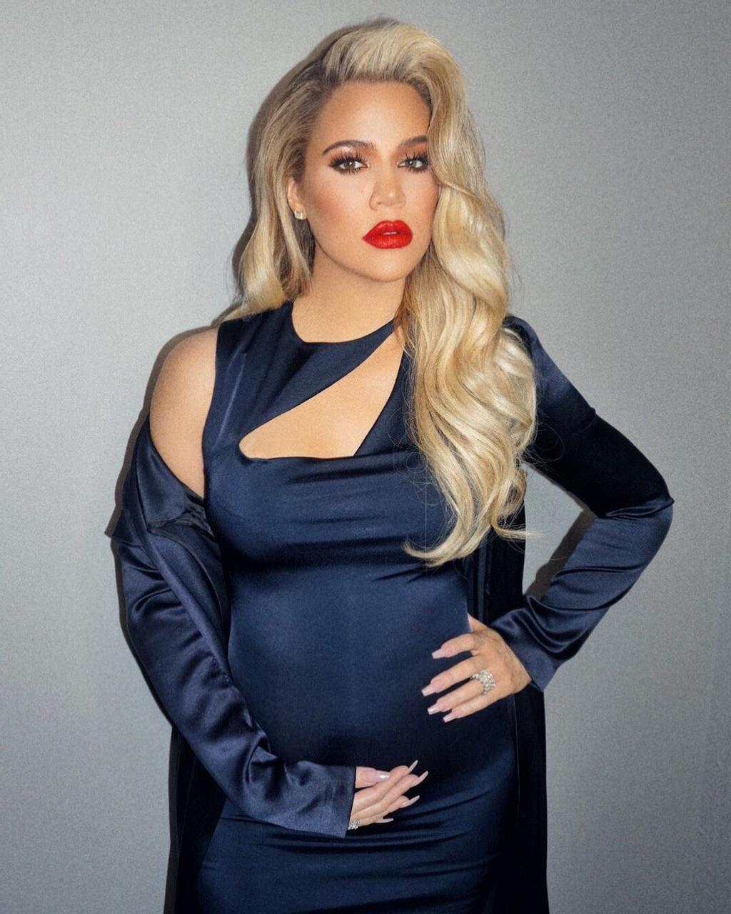 Khloé Kardashian embarazada e irreconocible en Jimmy Kimmel