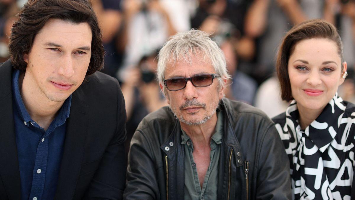 Adam Driver, Leos Carax y Marion Cotillard, tras la presentación de ’Annette’ en Cannes.