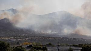 Incendio de Navas de San Antonio, con las llamas cercando Los Ángeles de San Rafael.