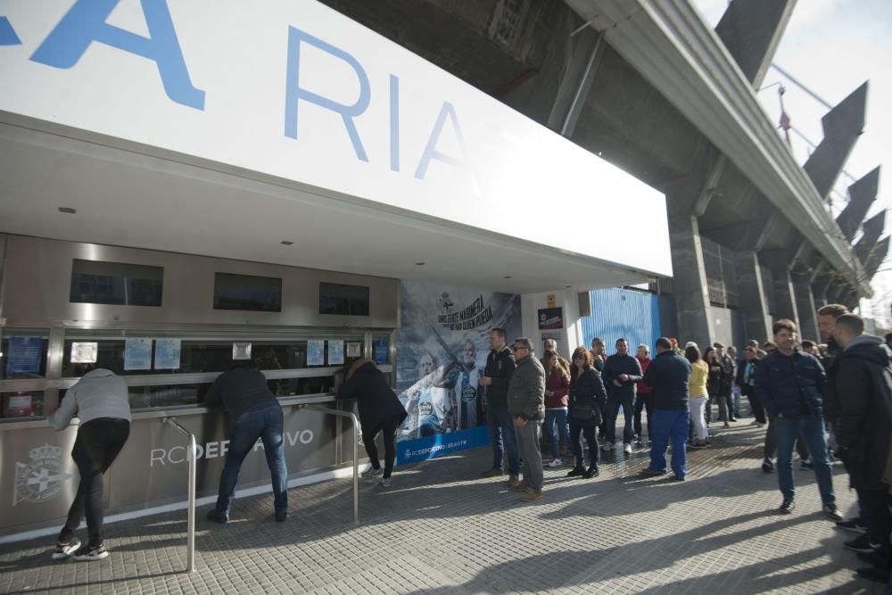 Colas para llenar Riazor en el Deportivo-Sevilla