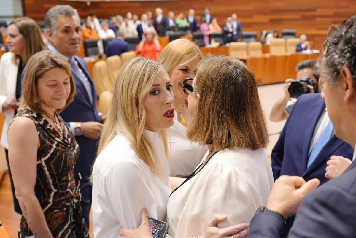 Las imágenes del pleno de la Asamblea de Extremadura en el que Gallardo ha tomado posesión como diputado