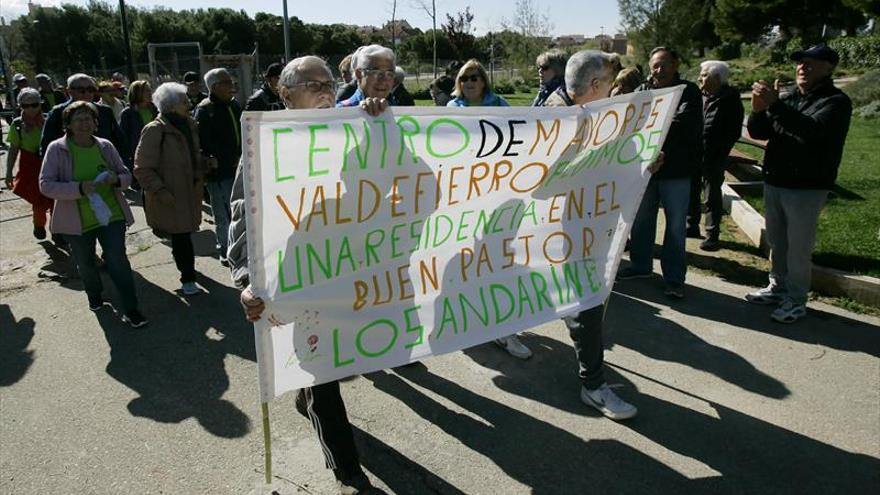 Una marcha pide la construcción de una residencia en Valdefierro