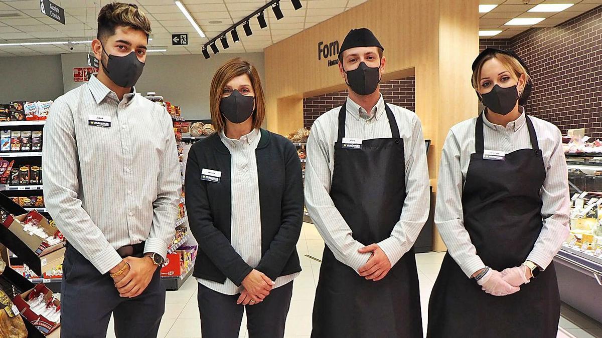 Nuevos uniformes de los trabajadores de tienda de Masymas Supermercados. | LEVANTE-EMV