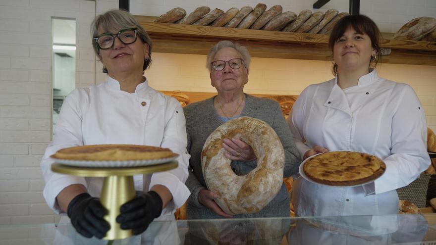 La Panadería O Carballo cumple 75 años de vida en Oleiros triunfando con pan y caracolas