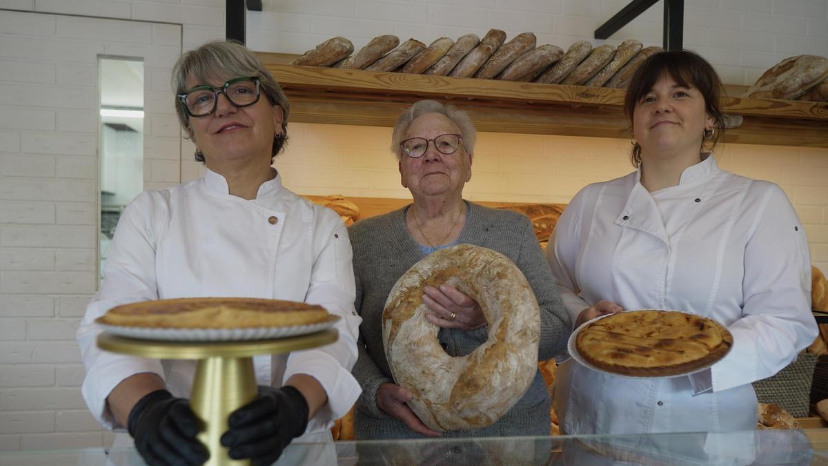 La panadería de A Coruña que cumple 75 años con colas en la puerta: "Mis abuelos no tenían ni idea de pan cuando empezaron"