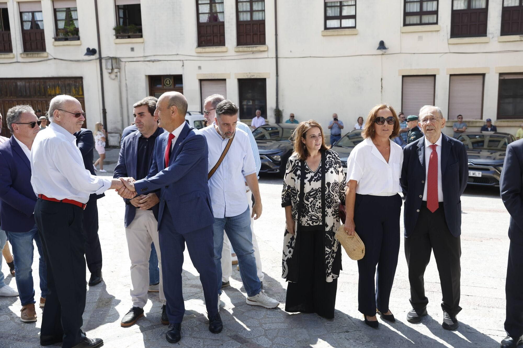Las imágenes del funeral de Antonio Trevín en la basílica de Llanes.