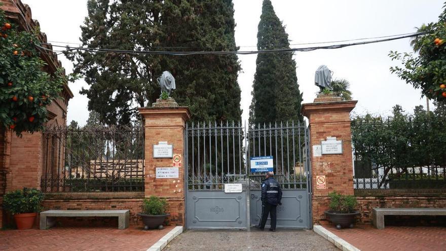 El Cementerio de San Fernando reabre sus puertas el viernes tras retirar árboles caídos y asegurar zonas