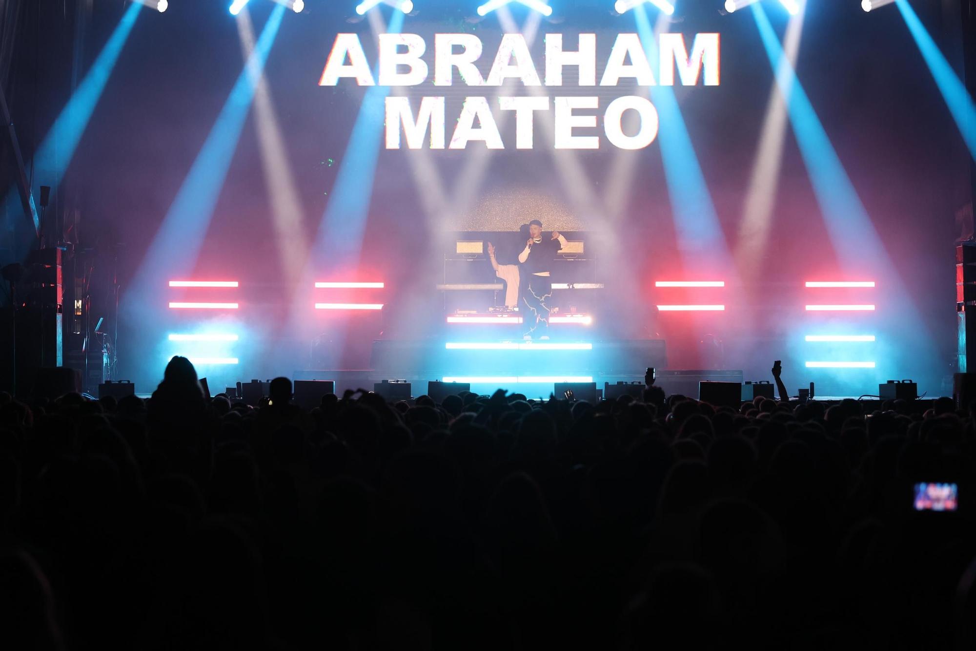 Abraham Mateo reúne a casi 8.000 personas en el concierto más multitudinario de las fiestas de Cullera