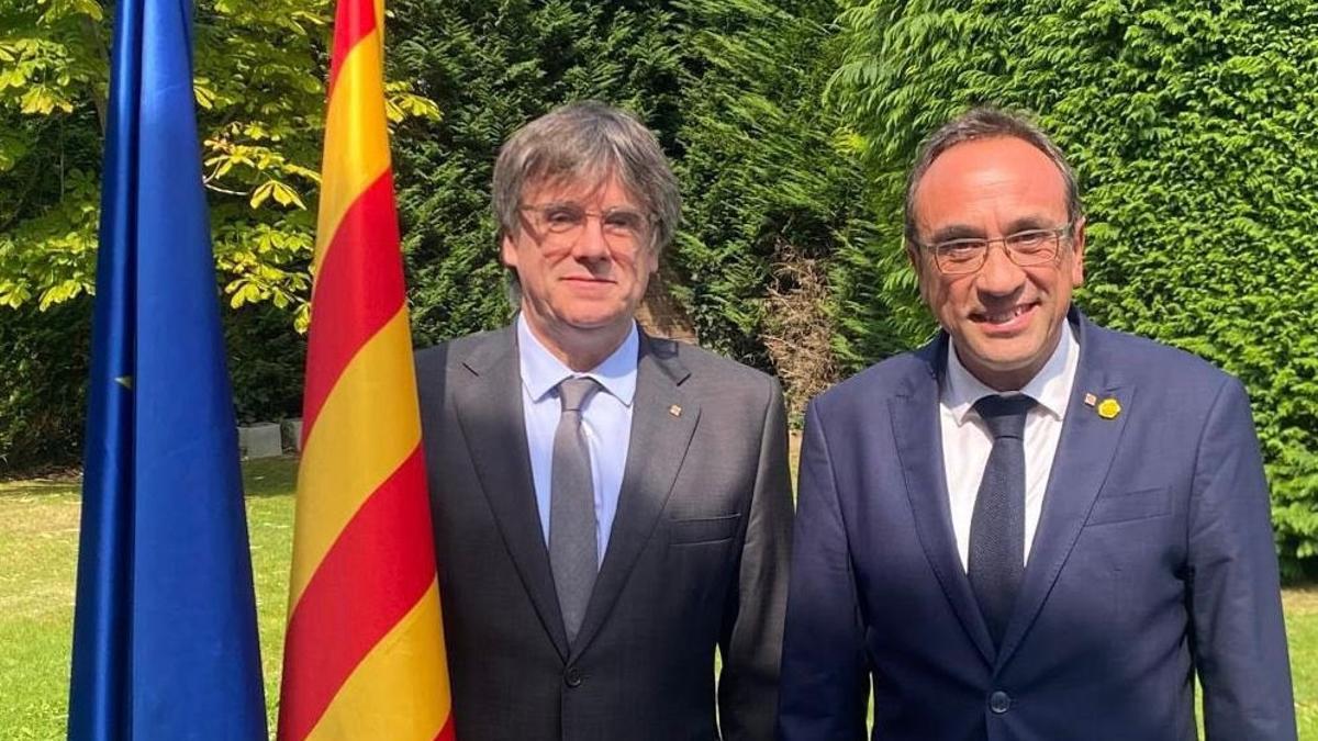 El presidente del Parlament, Josep Rull, se reúne con el expresidente de la Generalitat Carles Puigdemont en Wateeloo