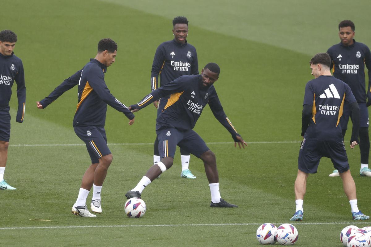 Mendy regresa al grupo la víspera del partido ante el Rayo Vallecano