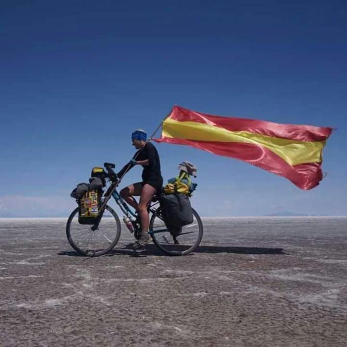 Cristina Espínola recorre 27 países sobre su bici