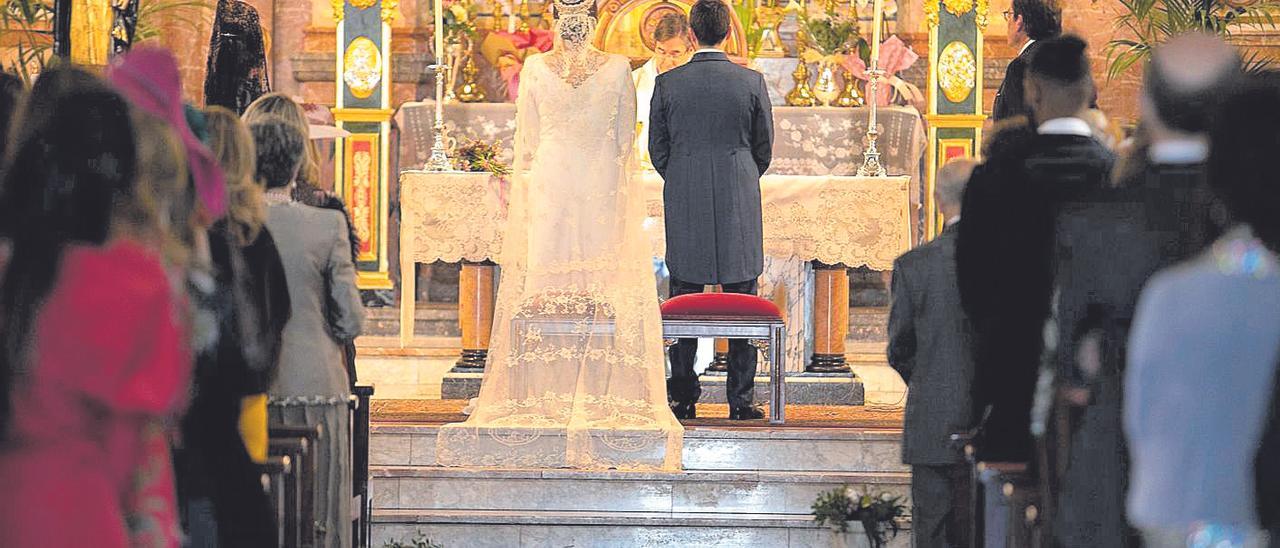 Imagen de una ceremonia de boda religiosa.