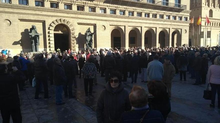 Centenares de jubilados protestan en Zaragoza por las pensiones