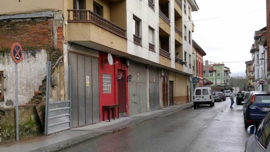 La señal que prohíbe aparcar en la calle Ramón del Valle.