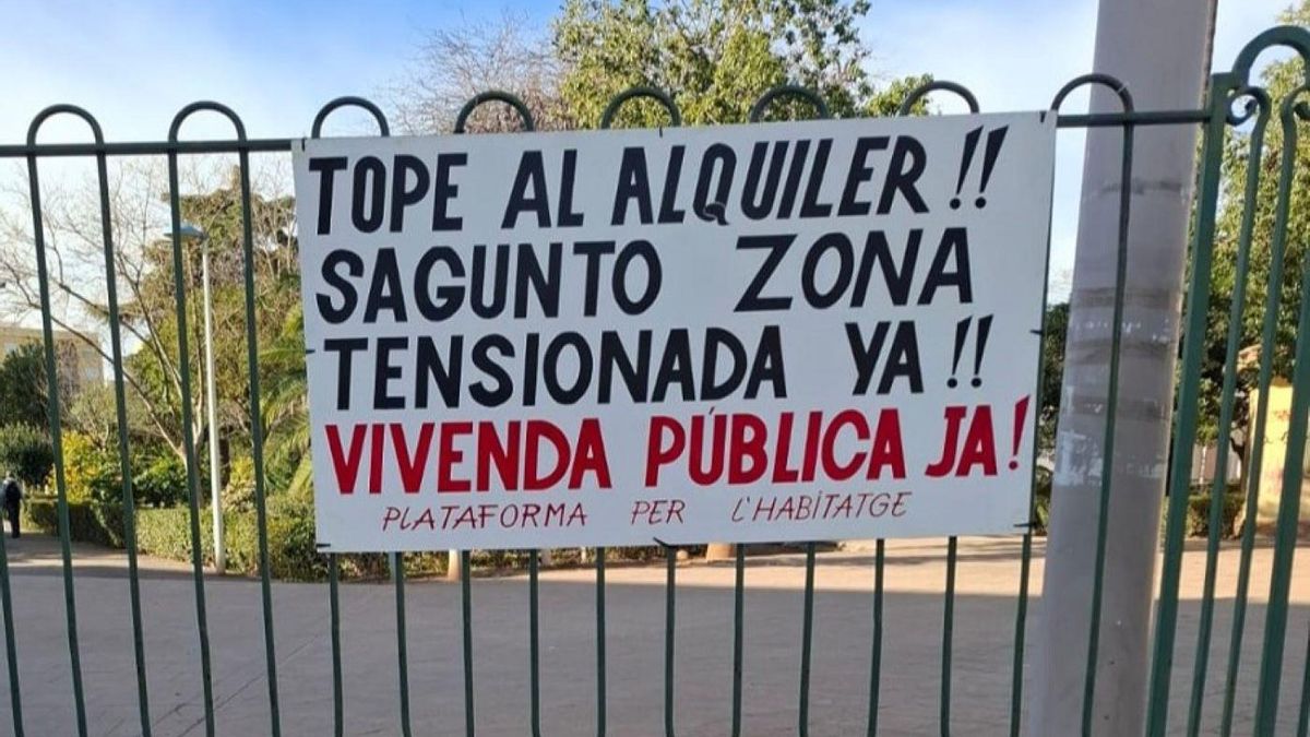 Pancarta instalada por la plataforma.