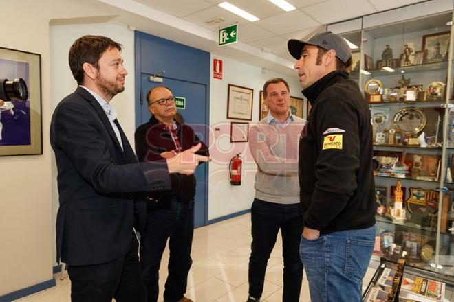 Nani Roma visita la redacción de Sport, con nuestro director Ernest Folch, Josep Viaplana y David Casanovas.