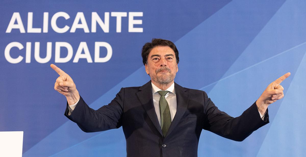 Rajoy apadrina a Luis Barcala