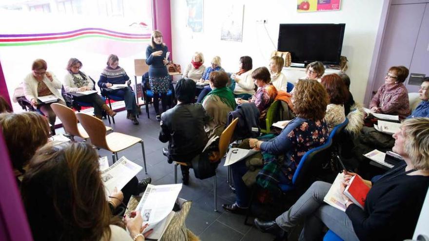 Las participantes en el Club de Lectura, ayer.