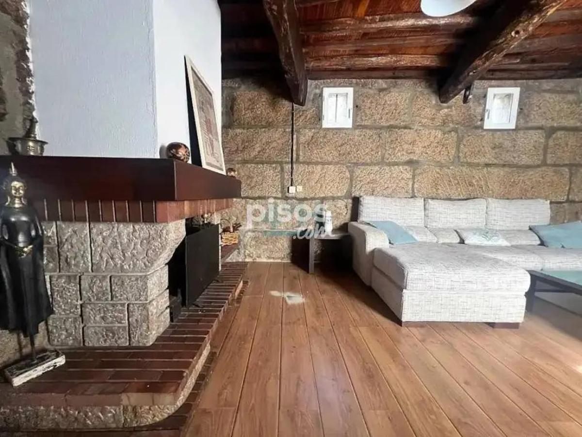 Algunas imágenes del chalet con piscina a la venta en Coles Algunas imágenes del chalet con piscina a la venta en Coles