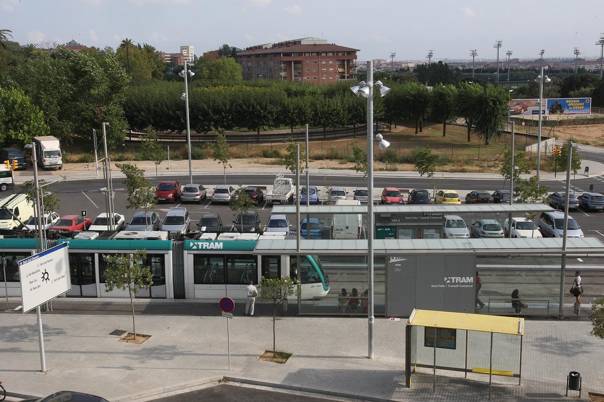 La parada de Sant Feliu - Consell Comarcal, donde termina la línea T3 del Trambaix