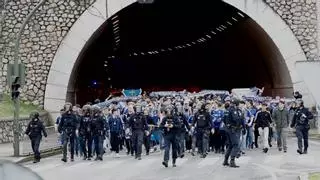 Trifulca ultra en Santander: la policía nacional separa a los aficionados a las puertas del estadio