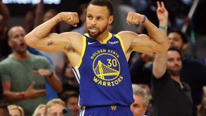 Curry saca músculo tras sellar la clasificación de los Warriors a la final del Oeste