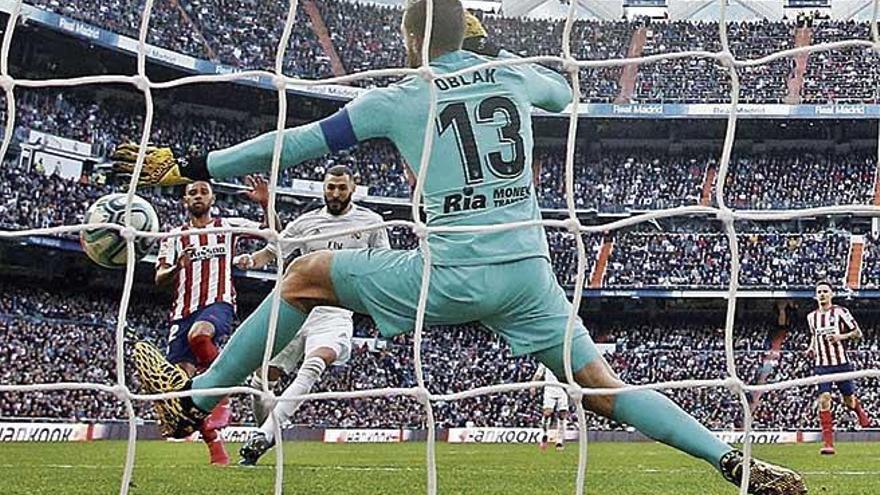 Benzema remata a placer y bate a Oblak en el gol que le dio la victoria al Real Madrid.