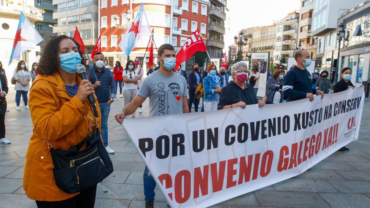 La concentración desarrollada en la plaza de Galicia, ayer.