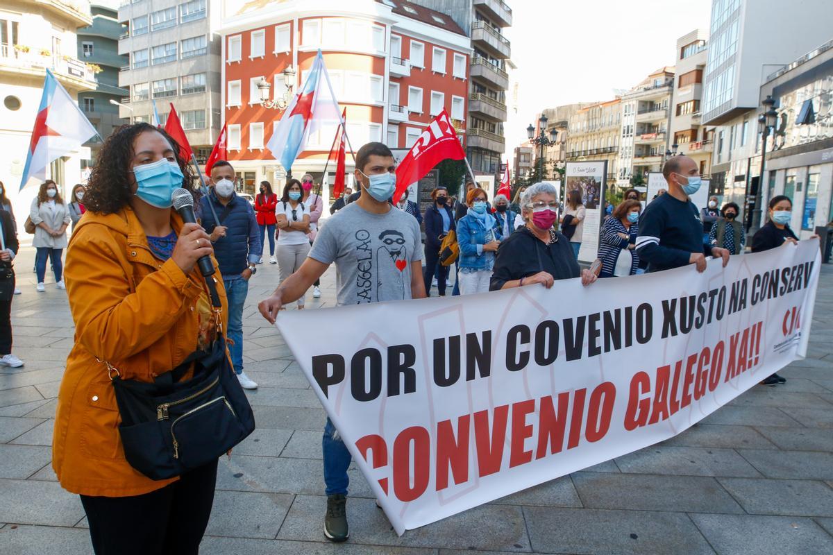 La concentración desarrollada en la plaza de Galicia, ayer.