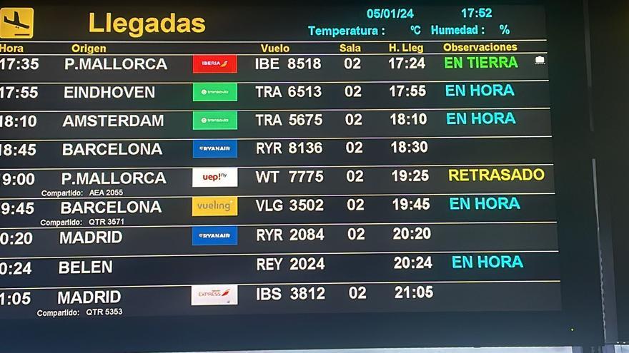 El aeropuerto de Ibiza anuncia la llegada &quot;en hora&quot; del vuelo de los Reyes Magos