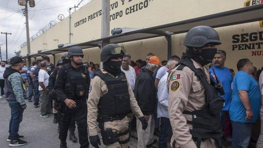 Autoridades de México buscan fosas clandestinas en la prisión de Topo Chico