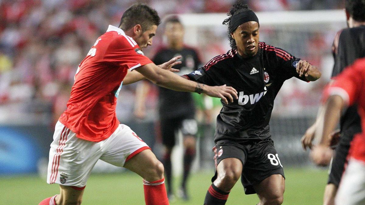 Javi García, en una  imagen de archivo junto a Ronaldinho