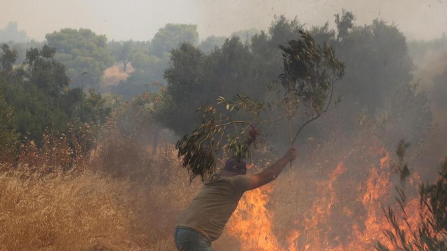 El incendio incontrolado de Grecia se acerca a Atenas