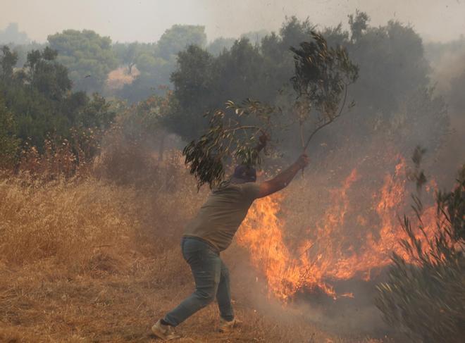 El incendio incontrolado de Grecia se acerca a Atenas