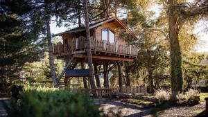 Una de las casas del árbol del Xalet de Prades.  