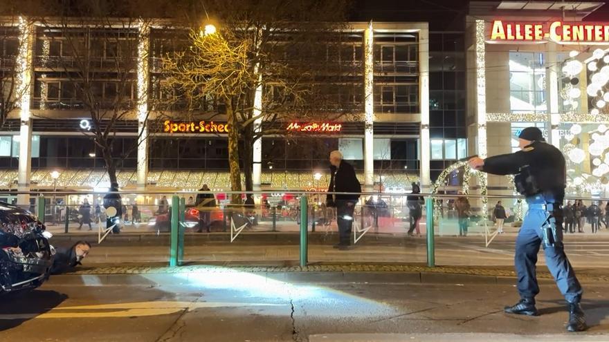 El momento de la detención del conductor del atropello mortal en el mercadillo alemán
