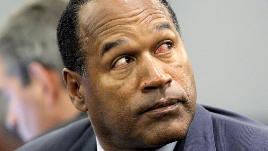 O.J. Simpson sale de prisión nueve años después