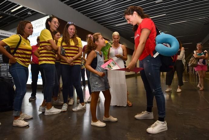 22/07/2019 TELDE.  Llegada al aeropuerto de Gran Canaria de Elena Melían, medalla en el Mundial de Sincronizada.  Fotógrafa: YAIZA SOCORRO.  | 22/07/2019 | Fotógrafo: Yaiza Socorro